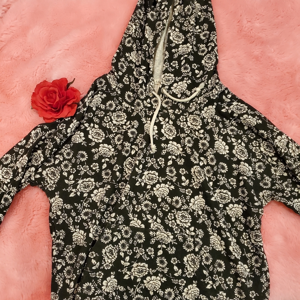 Floral pullover